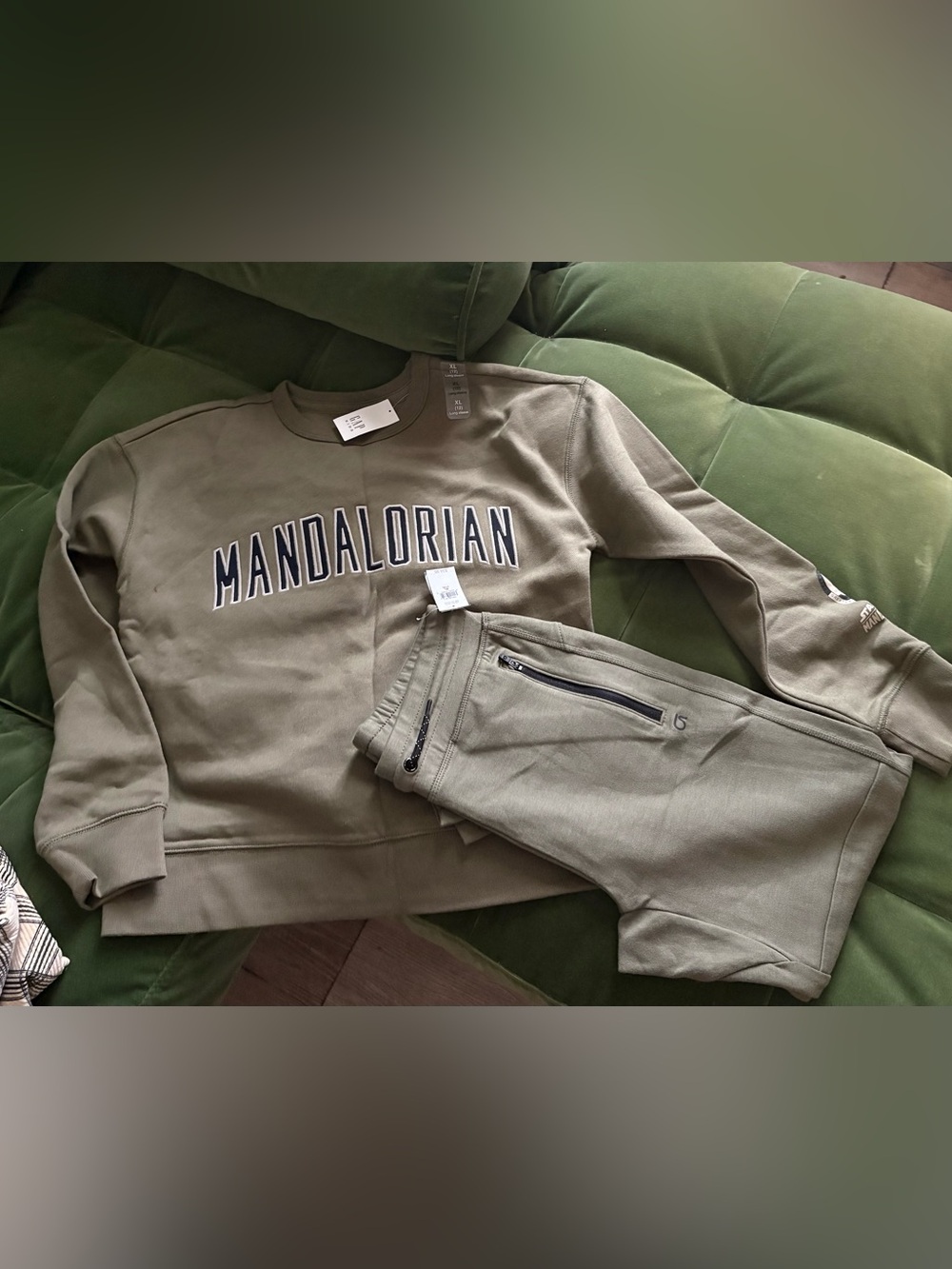 Gap boys sweatsuit mandalorian sz12